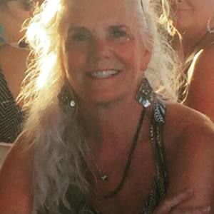 Meet your Posher, Claudia